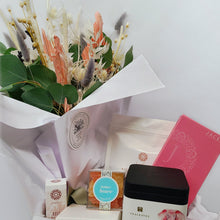 Load image into Gallery viewer, Medium Gift Box and Dried Flowers