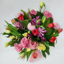 Load image into Gallery viewer, Vase Arrangement