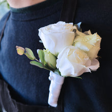 Load image into Gallery viewer, Floral Boutonnière