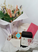 Load image into Gallery viewer, Medium Gift Box and Dried Flowers
