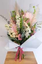 Load image into Gallery viewer, Mixed Fresh and Dried Floral Bouquet