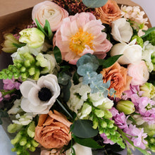 Load image into Gallery viewer, Valentine Bouquet