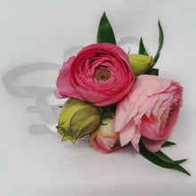 Load image into Gallery viewer, Floral Wrist Corsage