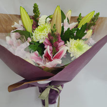 Load image into Gallery viewer, Valentine Bouquet