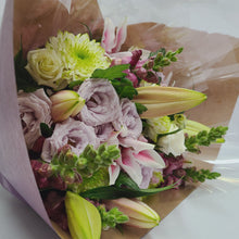 Load image into Gallery viewer, Valentine Bouquet