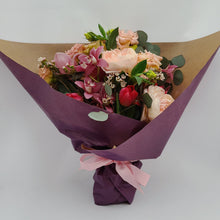 Load image into Gallery viewer, Valentine Bouquet