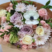Load image into Gallery viewer, Valentine Bouquet