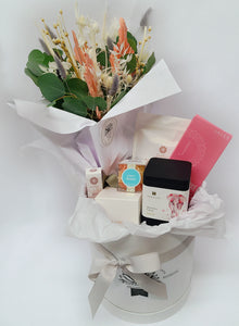 Medium Gift Box With Dried Flowers