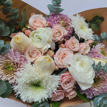 Load image into Gallery viewer, Valentine Bouquet