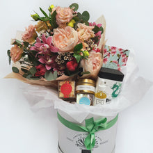 Load image into Gallery viewer, Medium Gift Box With Fresh Flowers