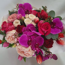 Load image into Gallery viewer, Valentine Bouquet