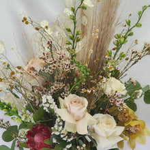 Load image into Gallery viewer, Mixed Fresh and Dried Floral Bouquet