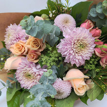 Load image into Gallery viewer, Valentine Bouquet