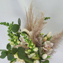 Load image into Gallery viewer, Mixed Fresh and Dried Floral Bouquet